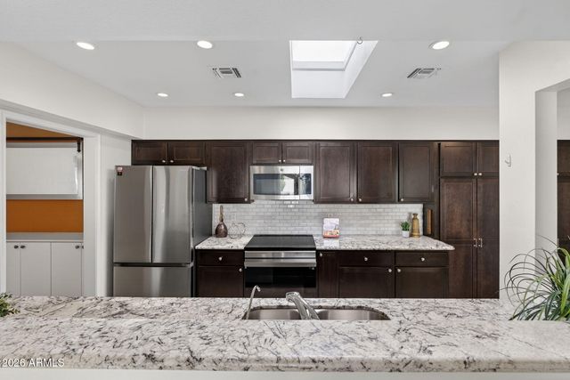 4816 E EARLL Drive, Phoenix, AZ 85018