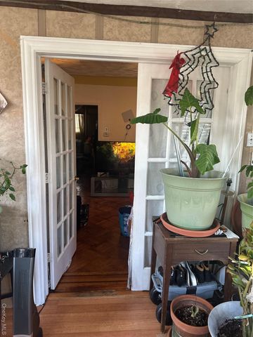 18823 Mangin Avenue, Saint Albans, NY 11412