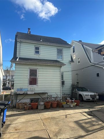 18823 Mangin Avenue, Saint Albans, NY 11412