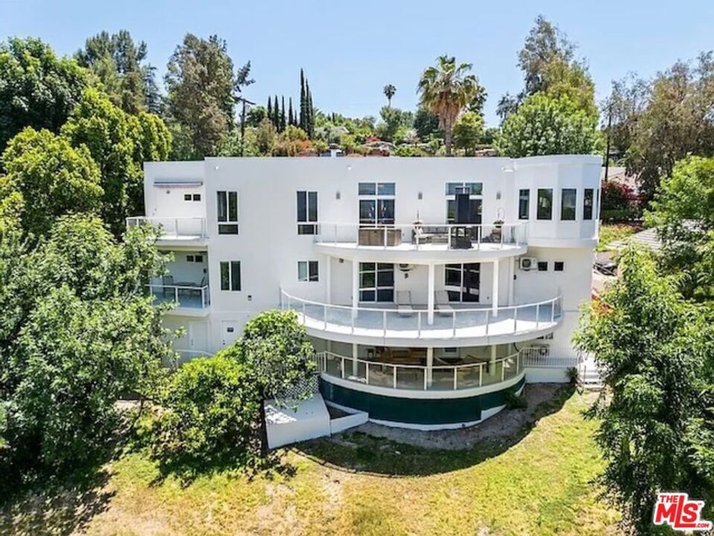22449 Cass Avenue, Woodland Hills, CA 91364 — exterior
