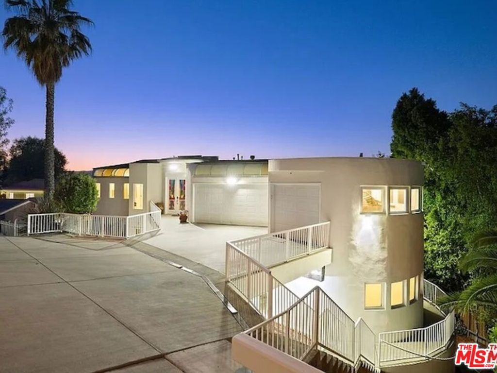 22449 Cass Avenue, Woodland Hills, CA 91364 — photo 2