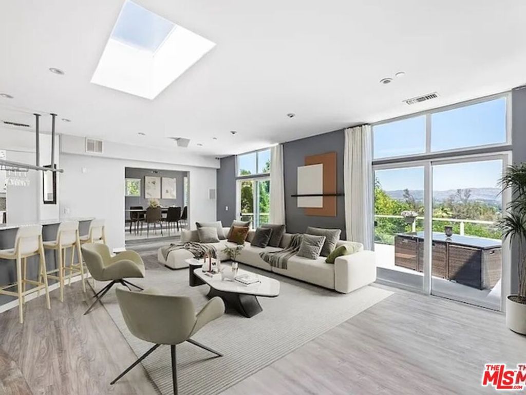 22449 Cass Avenue, Woodland Hills, CA 91364 — photo 4
