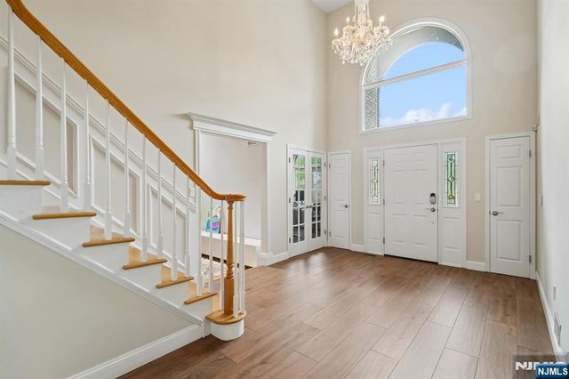 22 Wagon Trail, Mahwah, NJ 07430