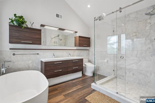 22 Wagon Trail, Mahwah, NJ 07430