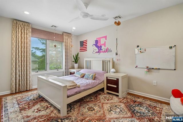 22 Wagon Trail, Mahwah, NJ 07430