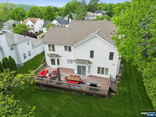 22 Wagon Trail, Mahwah, NJ 07430