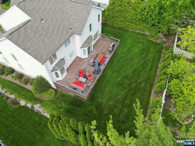 22 Wagon Trail, Mahwah, NJ 07430