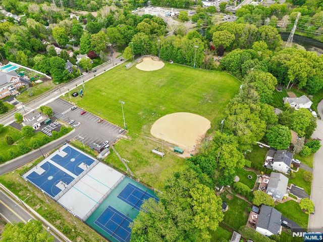 22 Wagon Trail, Mahwah, NJ 07430