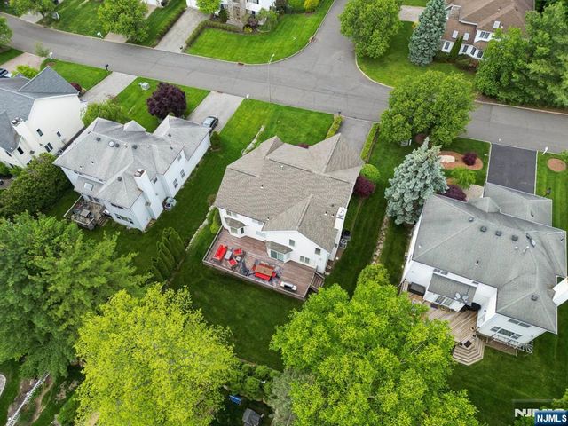 22 Wagon Trail, Mahwah, NJ 07430