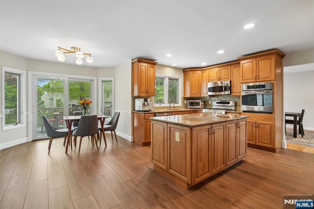 22 Wagon Trail, Mahwah, NJ 07430