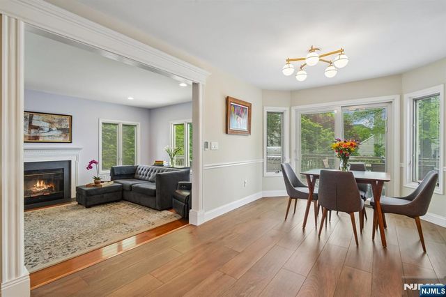 22 Wagon Trail, Mahwah, NJ 07430