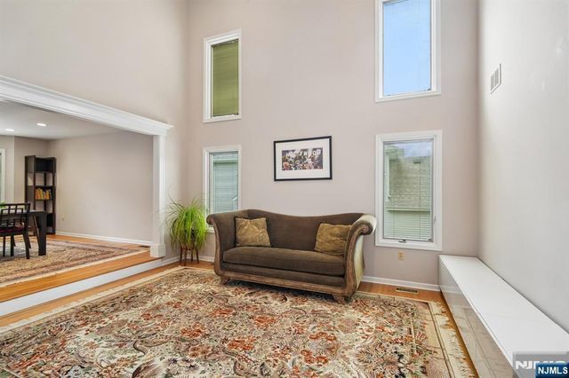 22 Wagon Trail, Mahwah, NJ 07430