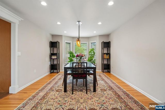 22 Wagon Trail, Mahwah, NJ 07430
