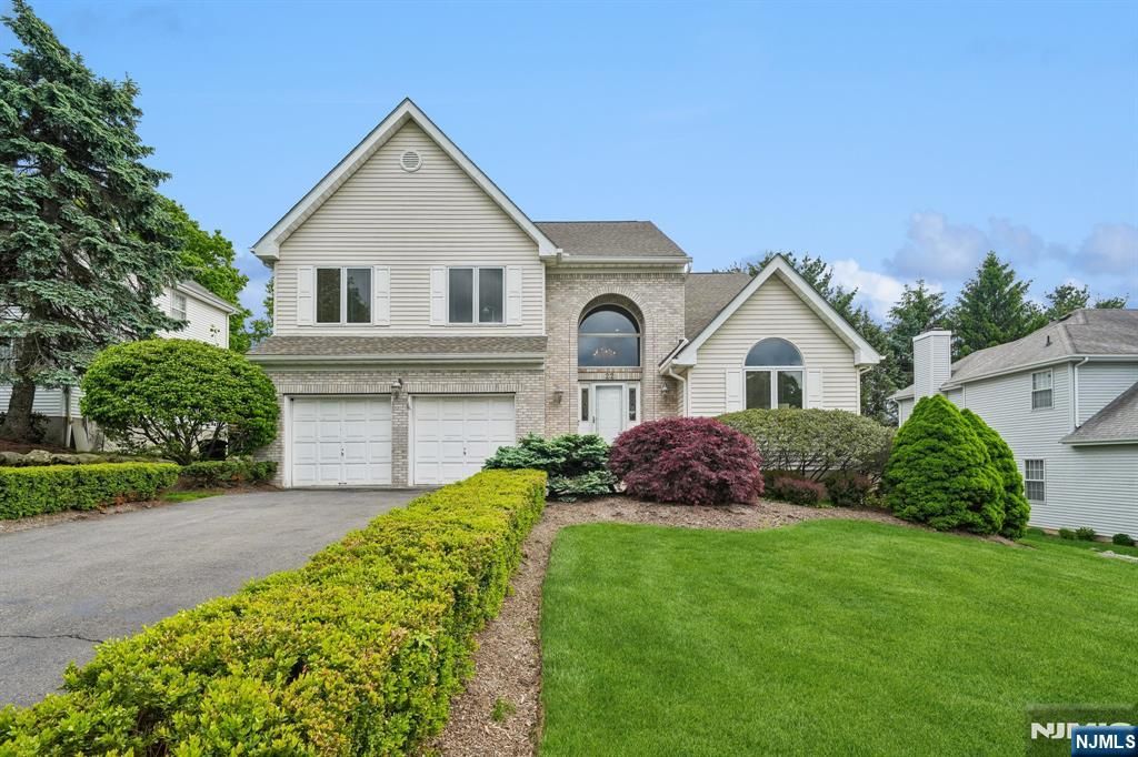 22 Wagon Trail, Mahwah, NJ 07430