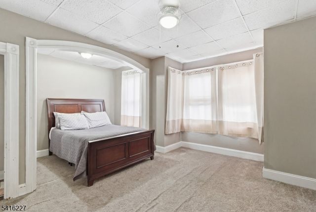 30 2Nd St, Elizabeth City, NJ 07206