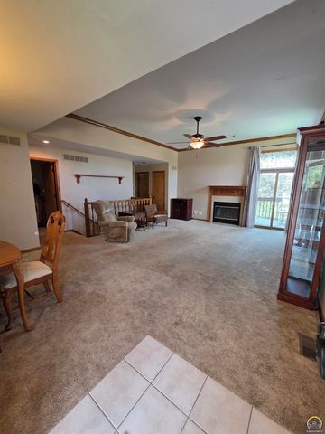 3335 SW McClure CT, Topeka, KS 66614