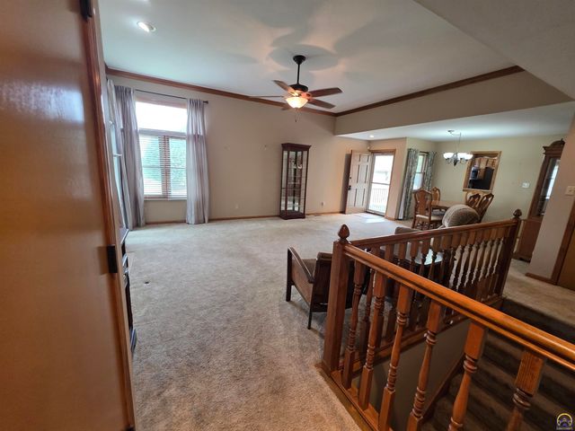 3335 SW McClure CT, Topeka, KS 66614