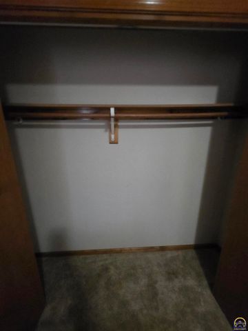 3335 SW McClure CT, Topeka, KS 66614
