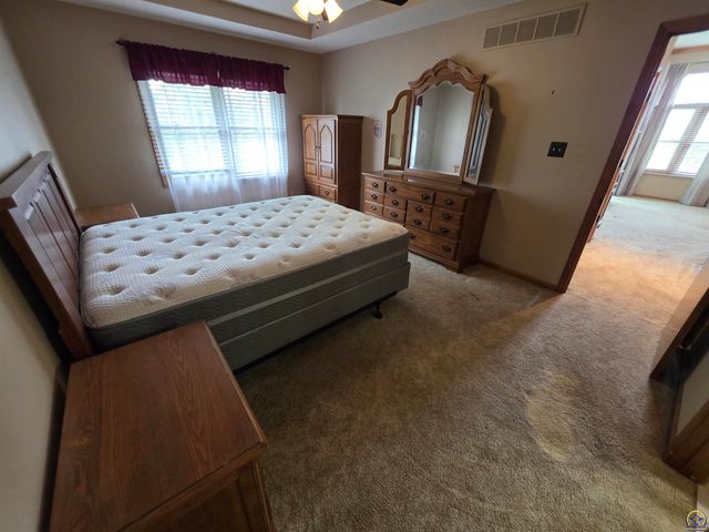 3335 SW McClure CT, Topeka, KS 66614