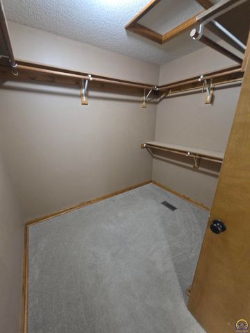 3335 SW McClure CT, Topeka, KS 66614