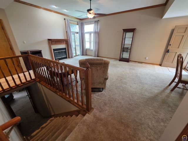 3335 SW McClure CT, Topeka, KS 66614