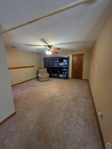 3335 SW McClure CT, Topeka, KS 66614