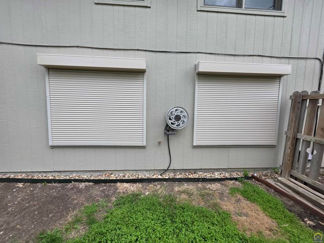 3335 SW McClure CT, Topeka, KS 66614