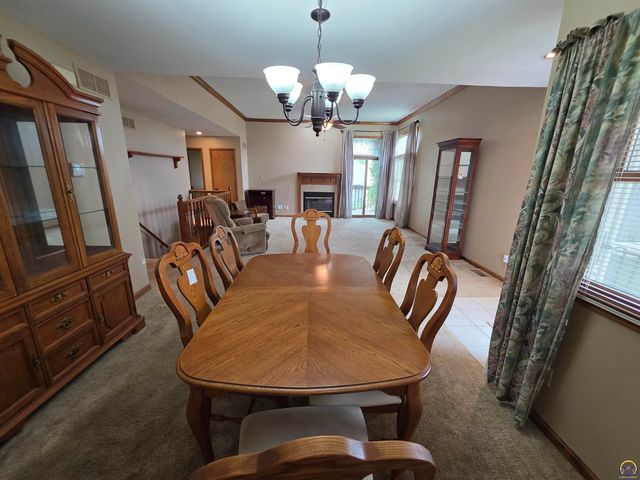 3335 SW McClure CT, Topeka, KS 66614