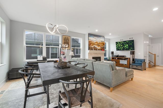 580 Francesca Lane, Roselle, IL 60172