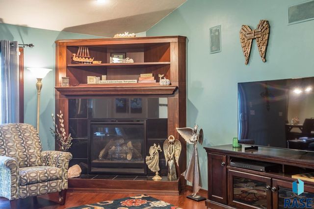 4904 E Tiger Lilly St Street, Sioux Falls, SD 57110