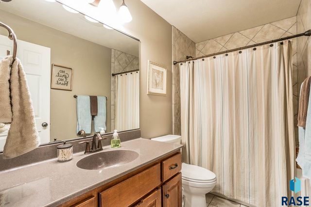 4904 E Tiger Lilly St Street, Sioux Falls, SD 57110