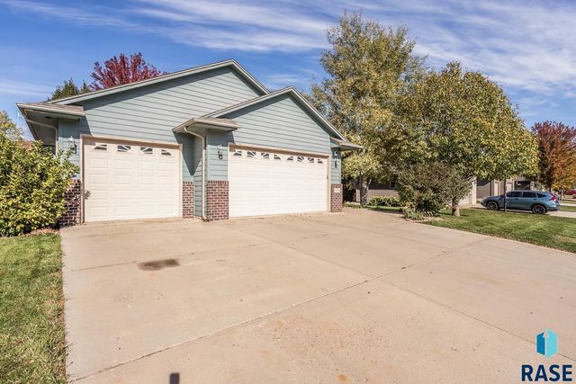 4904 E Tiger Lilly St Street, Sioux Falls, SD 57110