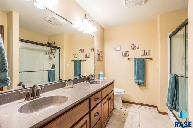 4904 E Tiger Lilly St Street, Sioux Falls, SD 57110