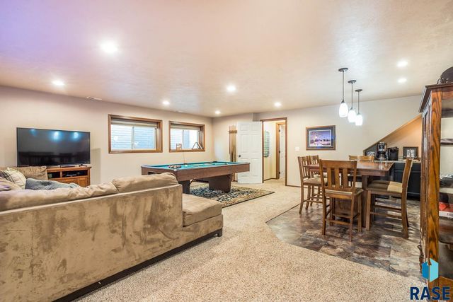 4904 E Tiger Lilly St Street, Sioux Falls, SD 57110