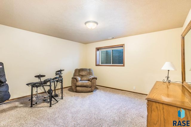 4904 E Tiger Lilly St Street, Sioux Falls, SD 57110