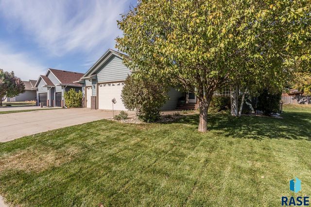 4904 E Tiger Lilly St Street, Sioux Falls, SD 57110