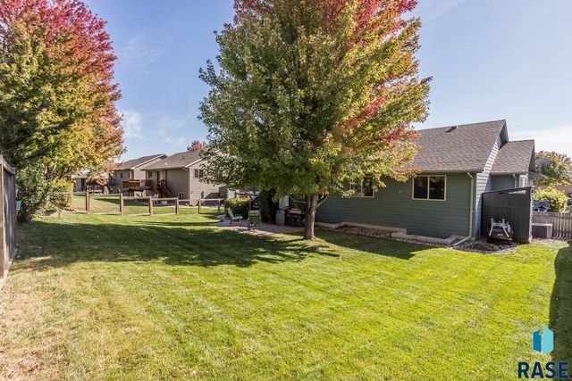 4904 E Tiger Lilly St Street, Sioux Falls, SD 57110