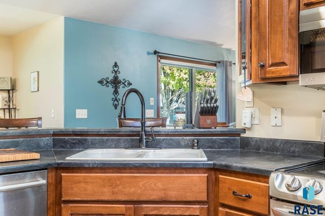 4904 E Tiger Lilly St Street, Sioux Falls, SD 57110