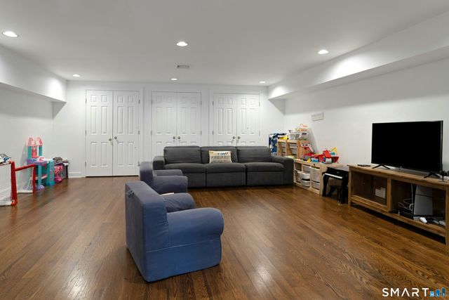 374 Michigan Road, New Canaan, CT 06840