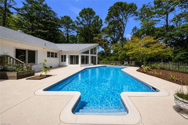 1816 N N Alanton DR, Virginia Beach, VA 23454