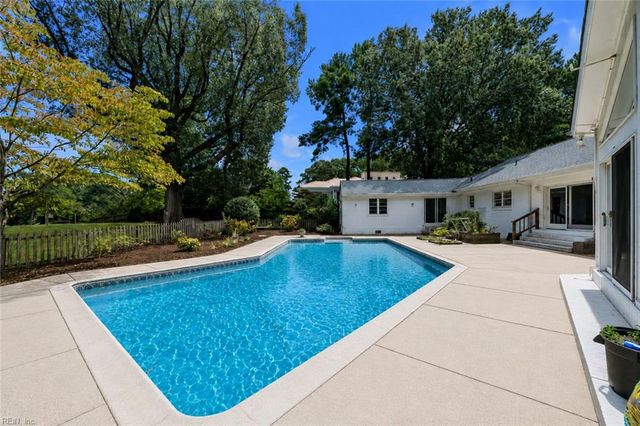 1816 N N Alanton DR, Virginia Beach, VA 23454