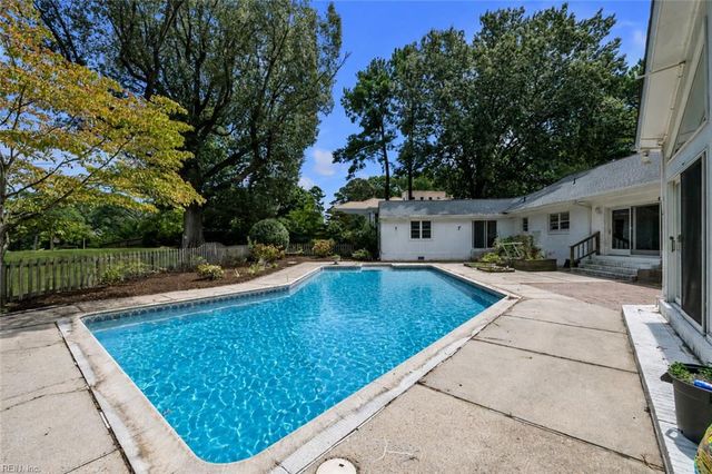 1816 N N Alanton DR, Virginia Beach, VA 23454