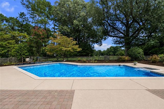 1816 N N Alanton DR, Virginia Beach, VA 23454