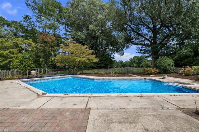 1816 N N Alanton DR, Virginia Beach, VA 23454