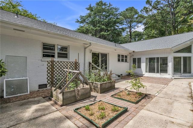 1816 N N Alanton DR, Virginia Beach, VA 23454