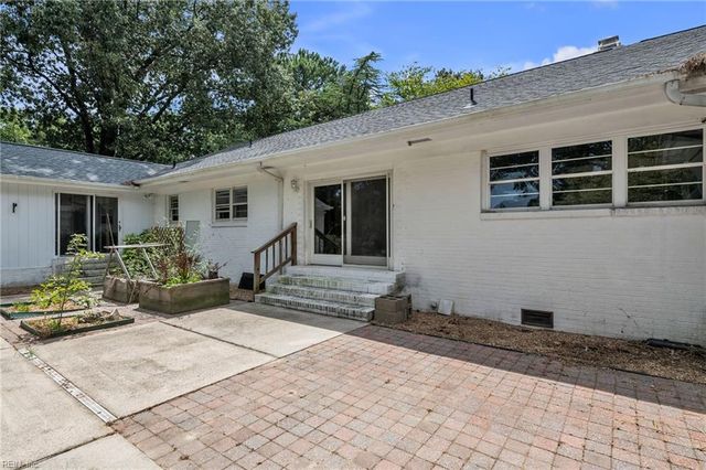 1816 N N Alanton DR, Virginia Beach, VA 23454