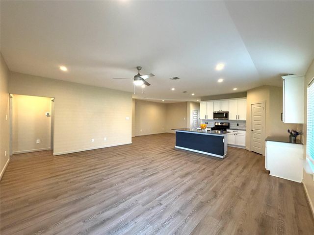 13337 Silver Egret Lane, Texas City, TX 77568