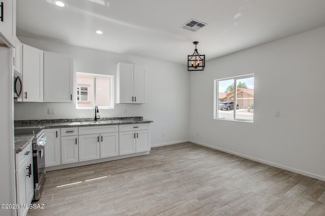 2320 W Diamond Street, Tucson, AZ 85705
