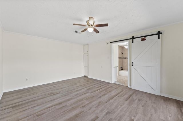 208 Cliffbrook Lane, Cleveland, TX 77327