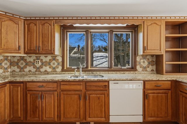 4 22nd St, Wareham, MA 02538